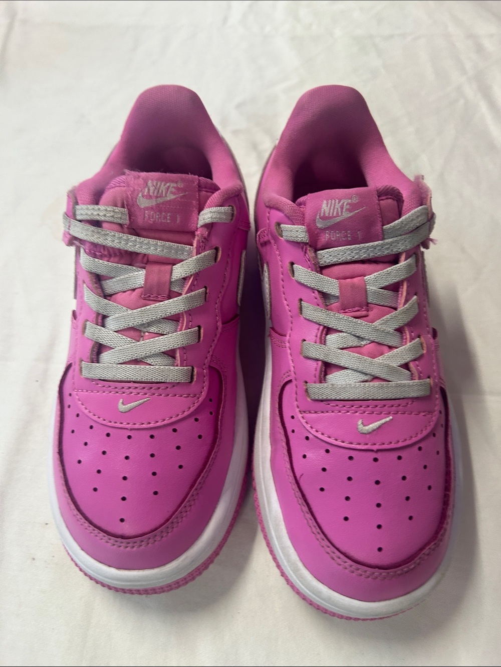 Nike Kids Pink Low-Top Sneakers with Light Gray Laces
